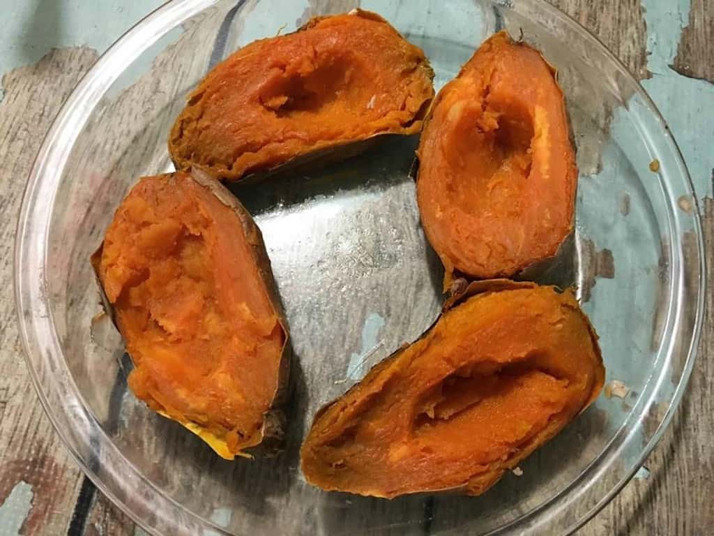 Mexican Stuffed Sweet Potato are loaded with fiber and vitamin A, but low in fat and calories. Made with rotisserie chicken stuffed sweet potatoes makes for a fast and easy baked sweet potato recipe.