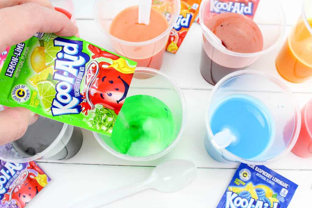 pouring kool-aid into cups