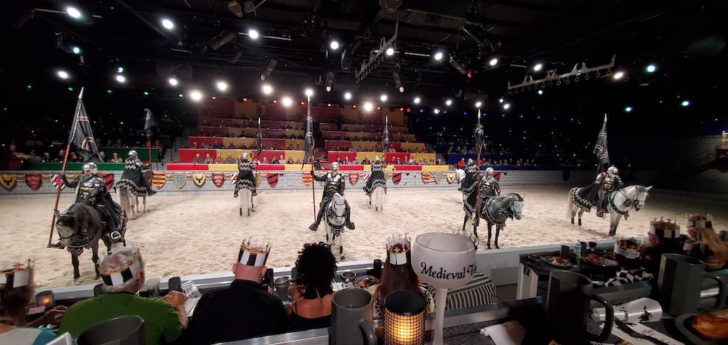 beginning of medieval times dinner show