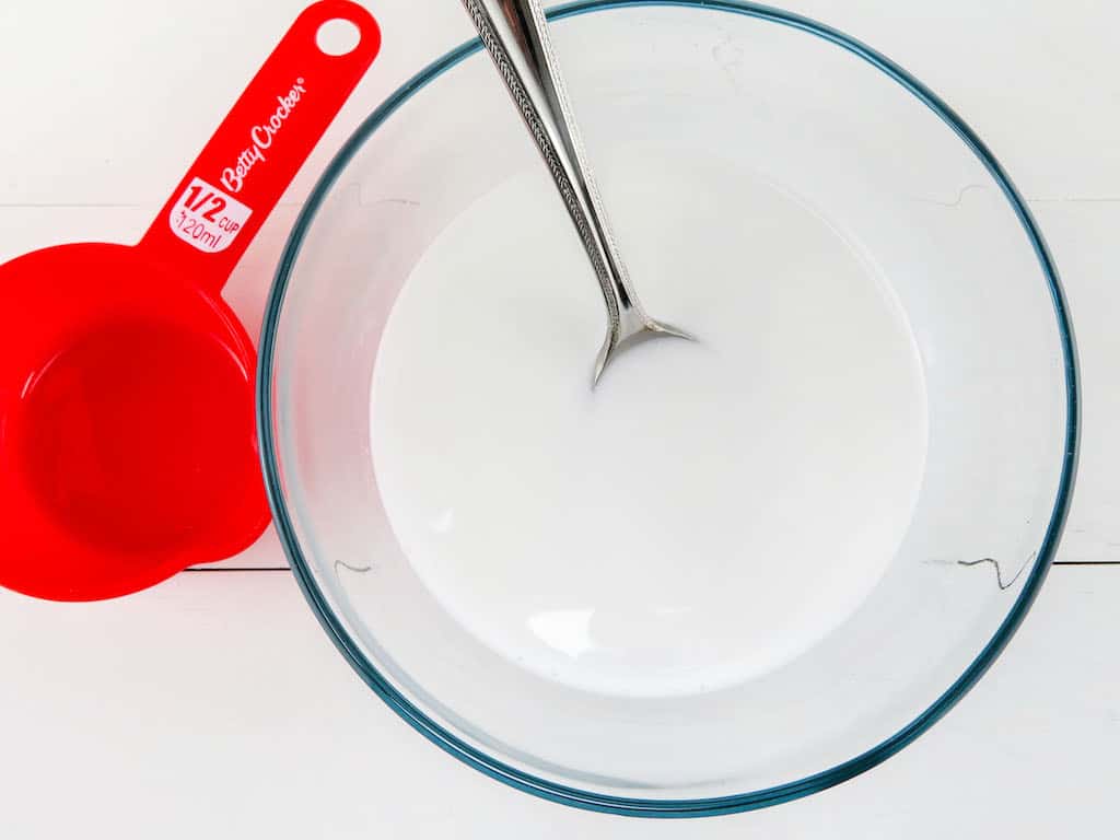 pour glue in bowl