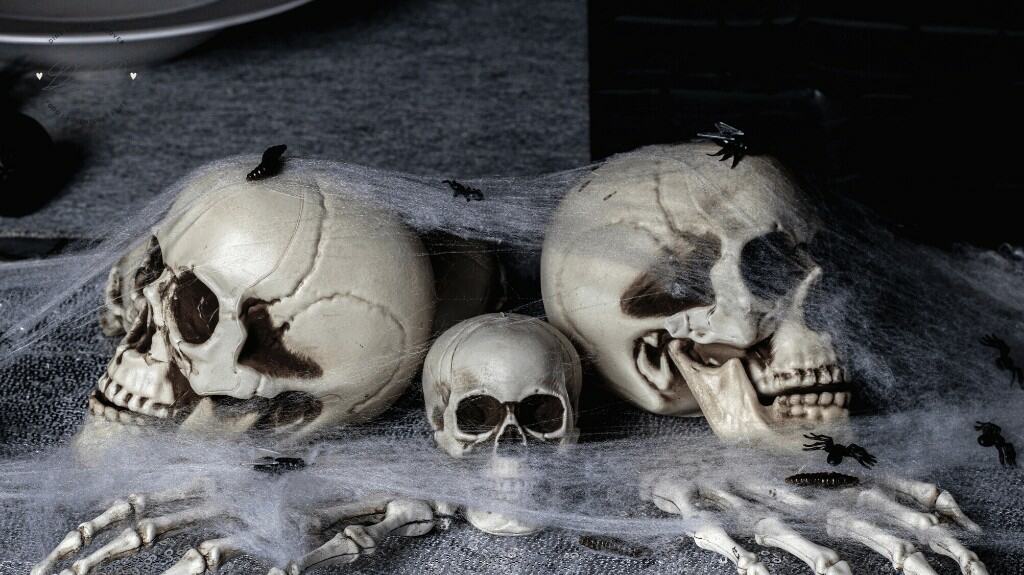 spooky halloween centerpiece