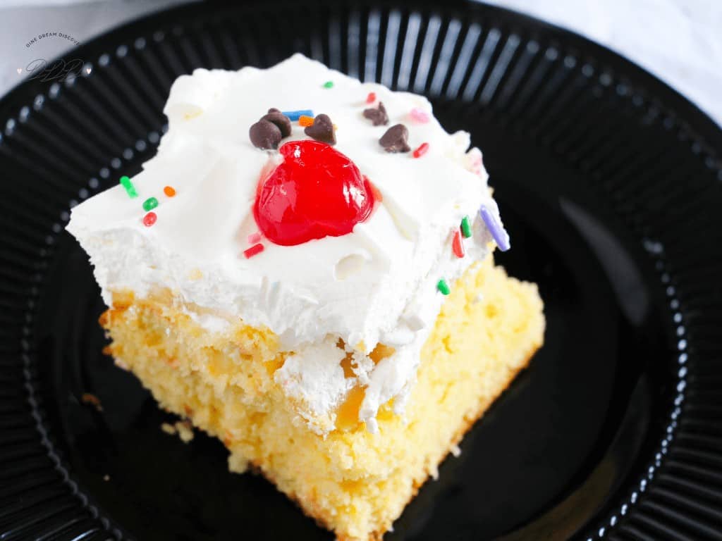 banana split sundae cake