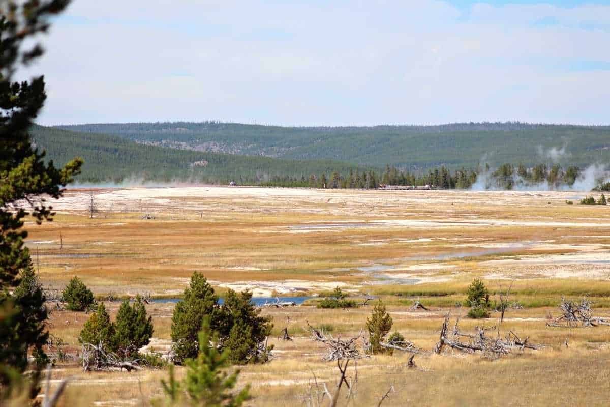 Ultimate Guide to Visiting Yellowstone National Park 