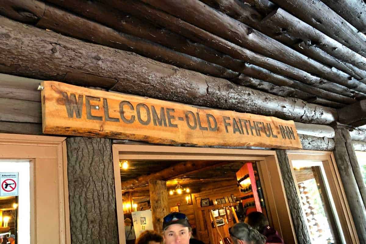 OLD FAITHFUL INN YELLOWSTONE