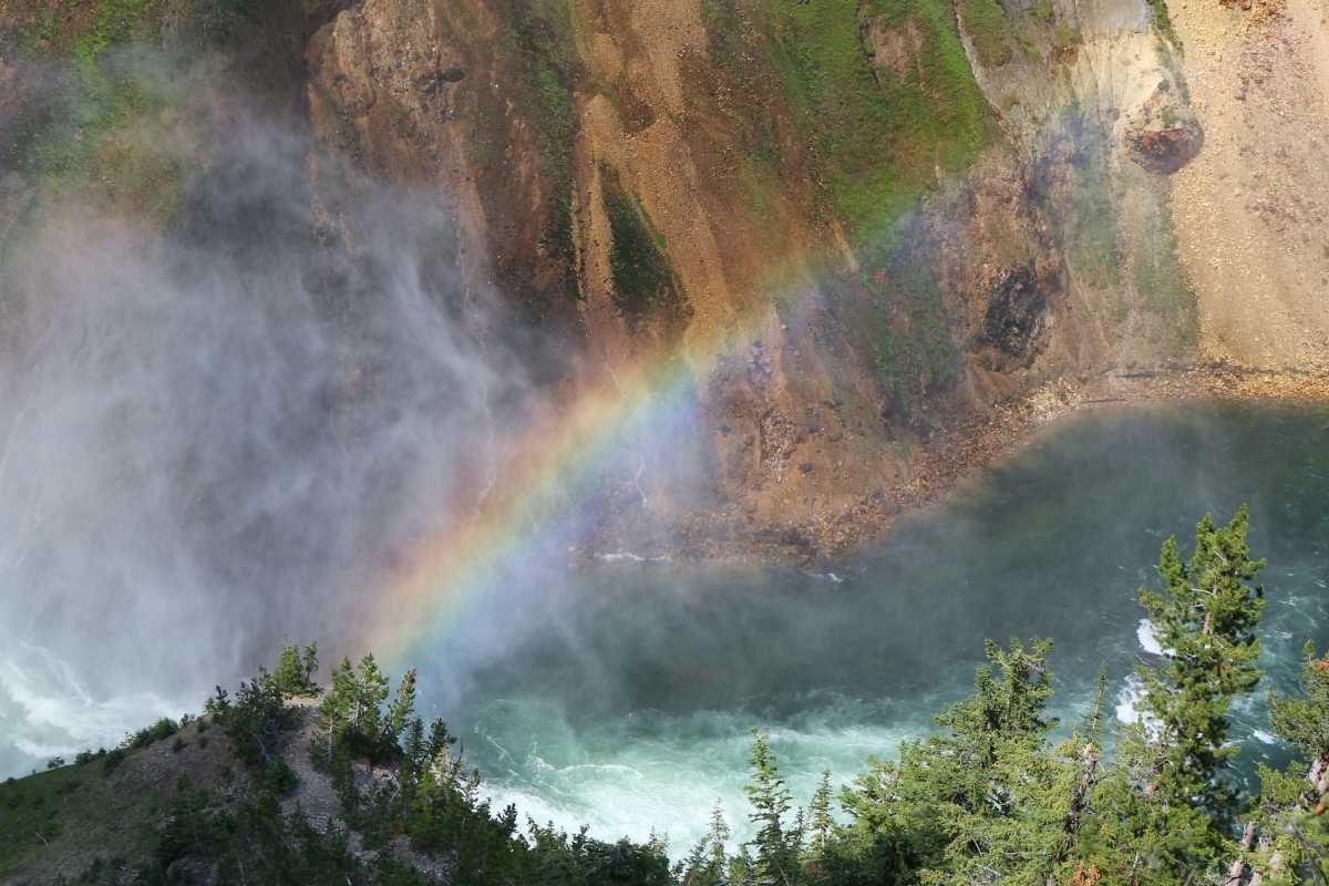 RAINBOW AT UNCLE TOM'S POINT YELLOWSTON