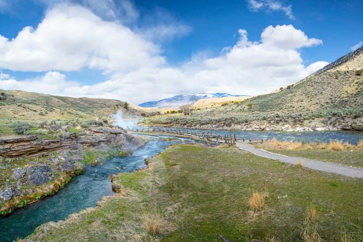 BOILING RIVER