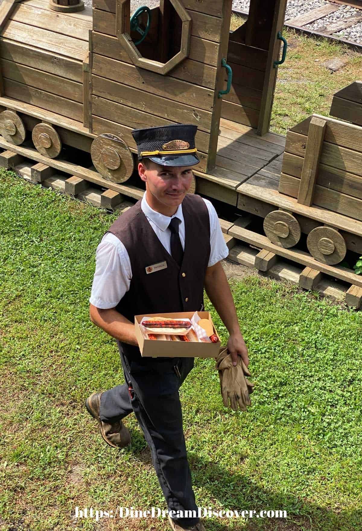 SNACKS AT CURRIERS STATION