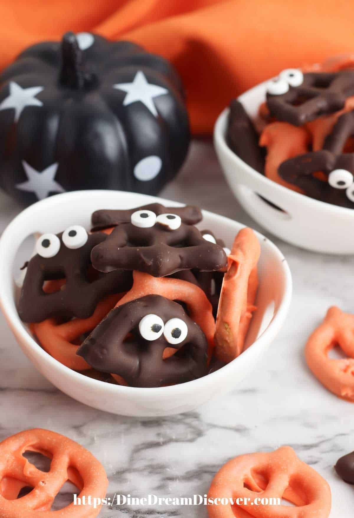 Halloween Chocolate Covered Pretzels 