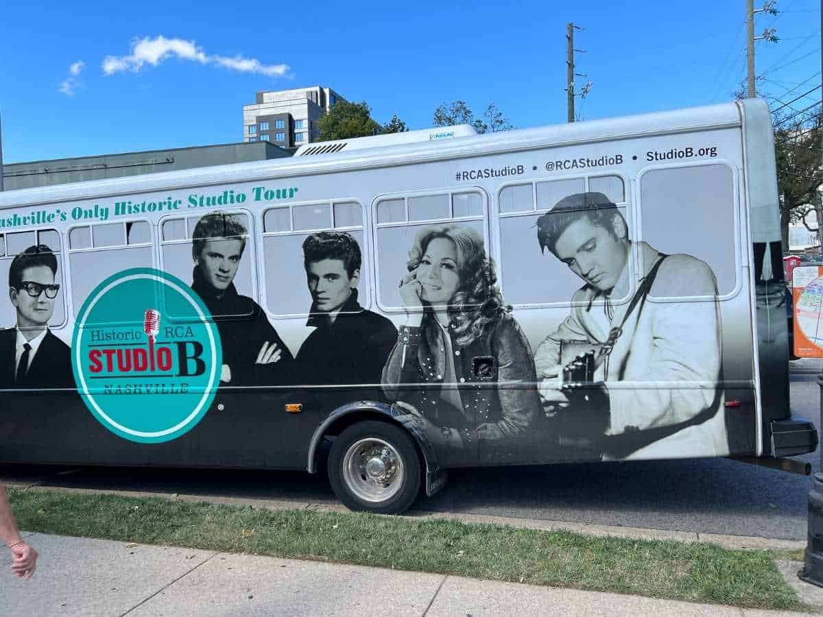 STUDIO B TOUR BUS