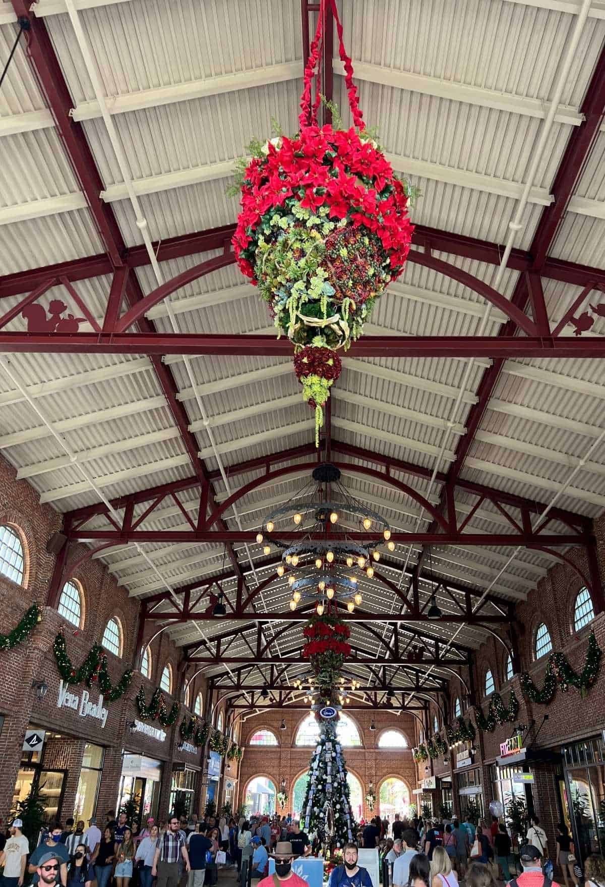 disney springs holiday decorations