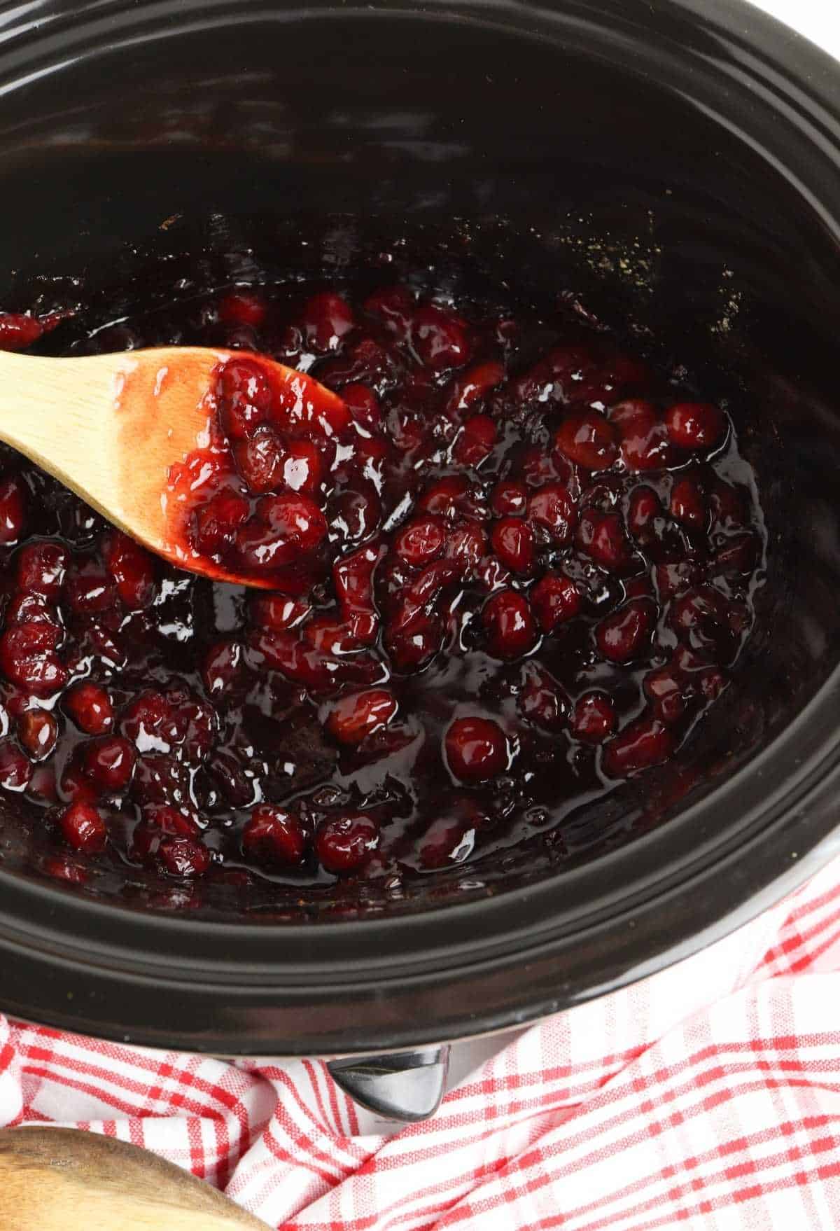 Slow Cooker Cranberry Sauce 
