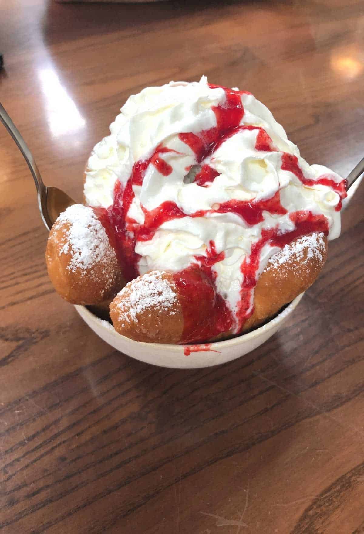 strawberry beignet sundae