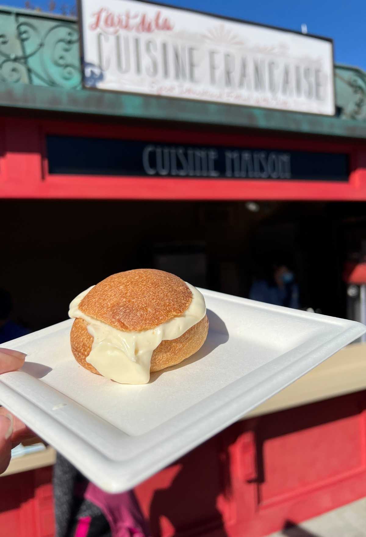 L'art de la Cuisine Francaise (France) Crème de Brie en Petit Pain epcot 2022