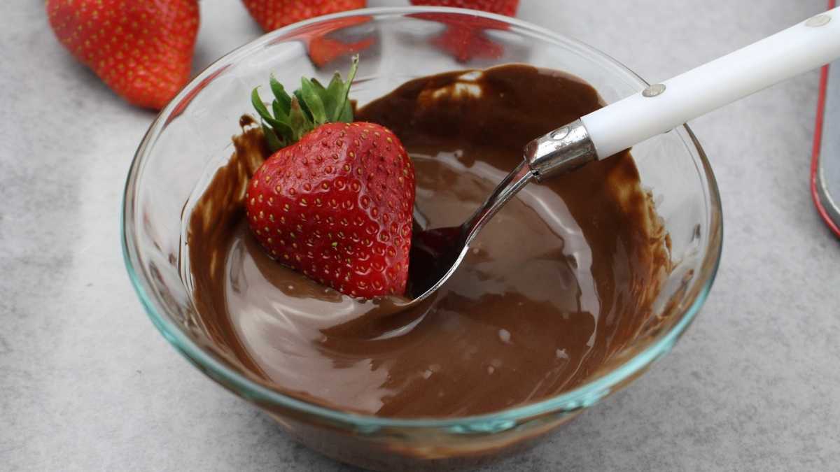 Valentine Chocolate Dipped Strawberries