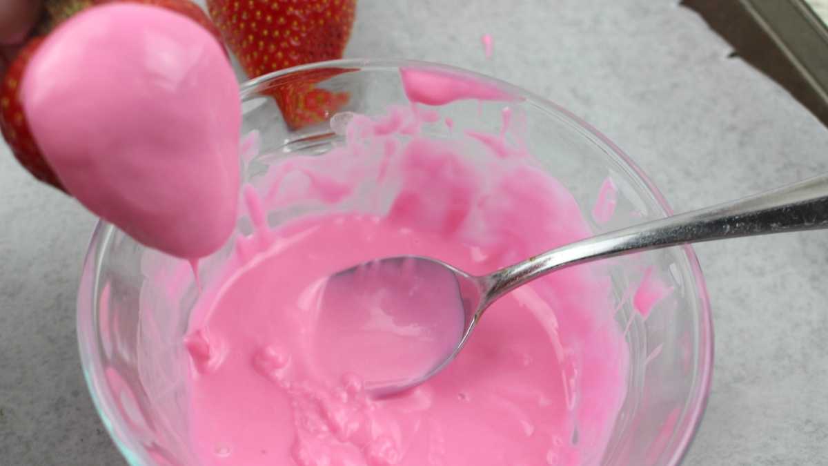 Valentine Chocolate Dipped Strawberries