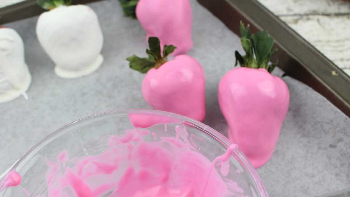 Valentine Chocolate Dipped Strawberries