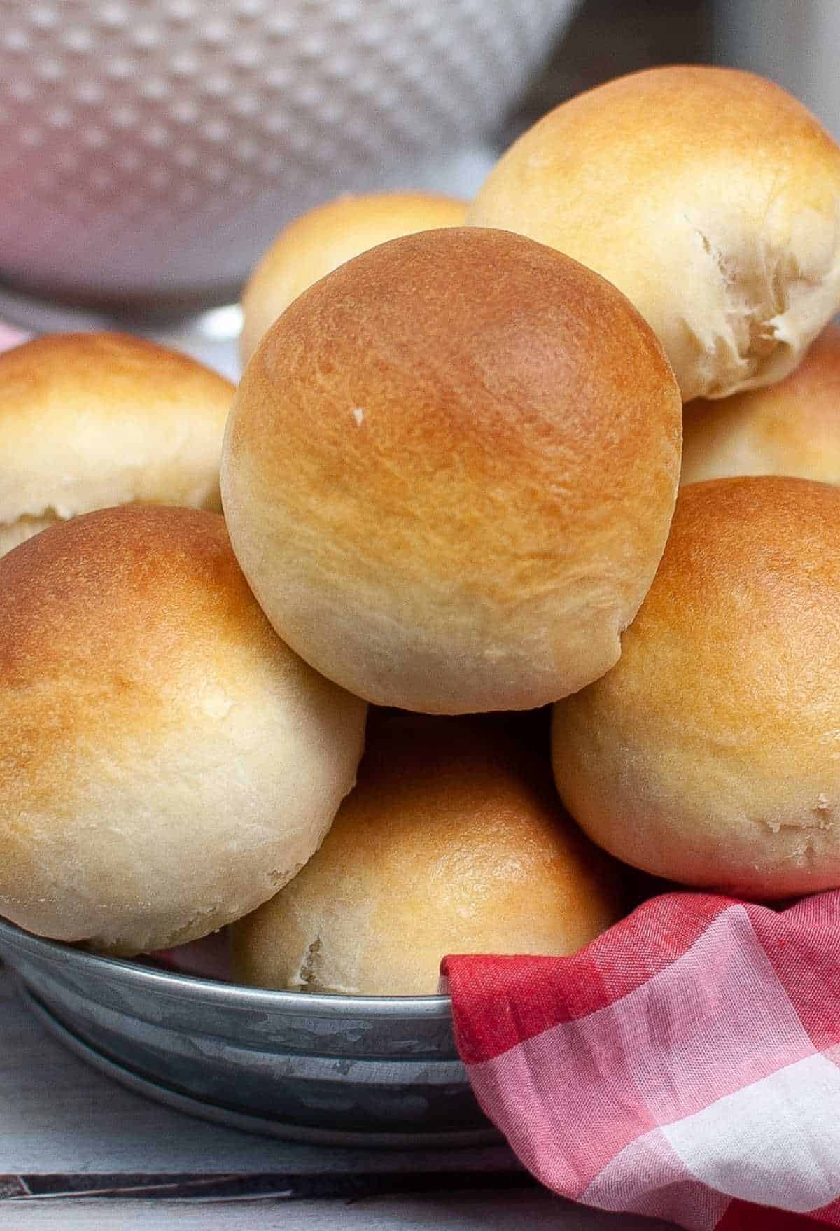 Texas Roadhouse Rolls - {Copycat Recipe} - Julie's Eats & Treats ®