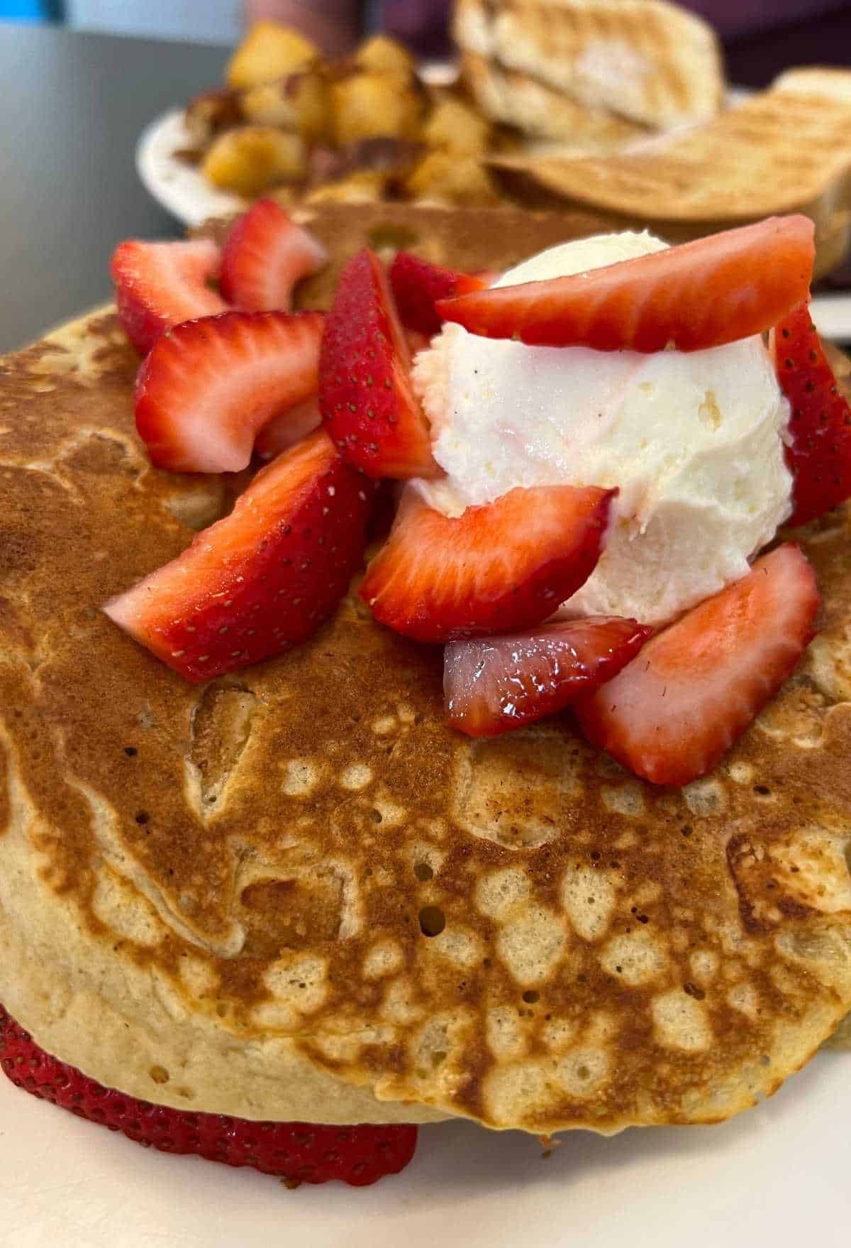 strawberry cheesecake pancakes