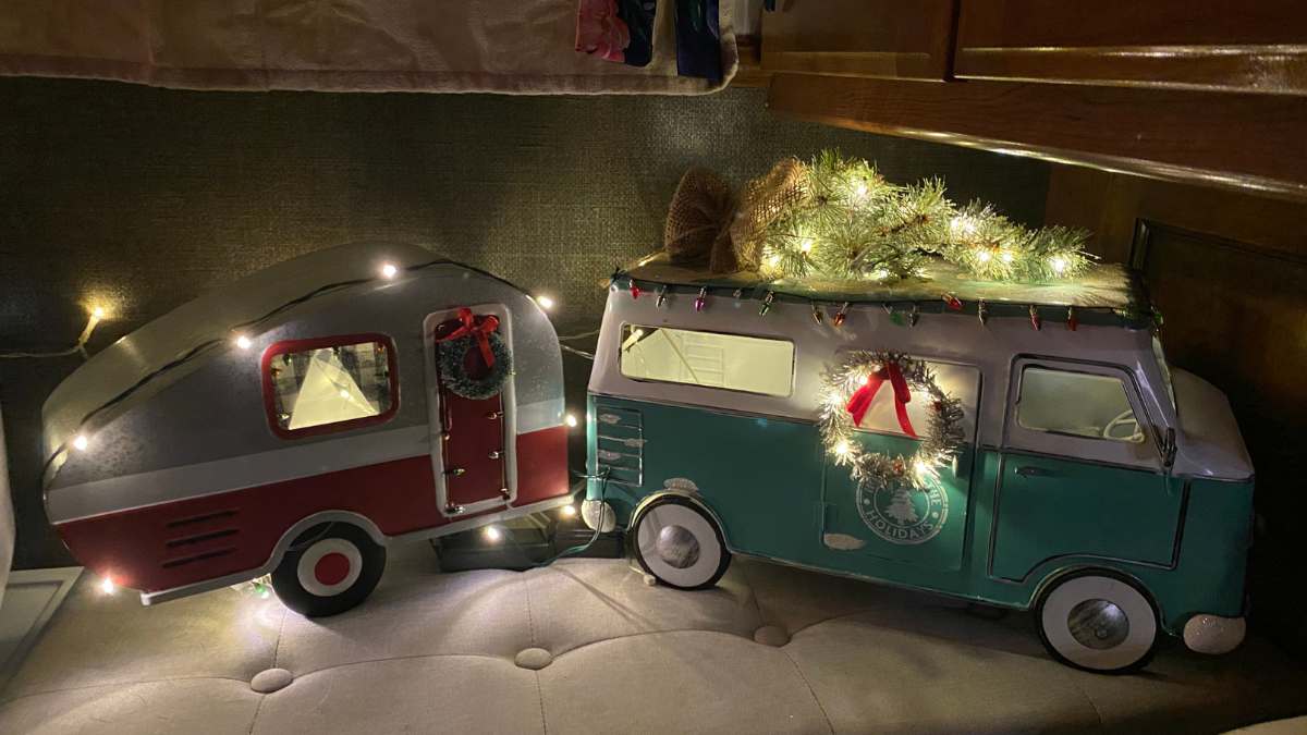 Awesome RV Christmas Decorations 