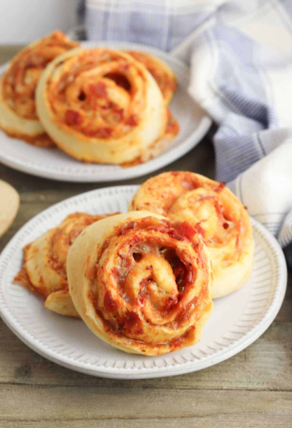 Crescent-Roll-Pizza-Pinwheels- on a plate